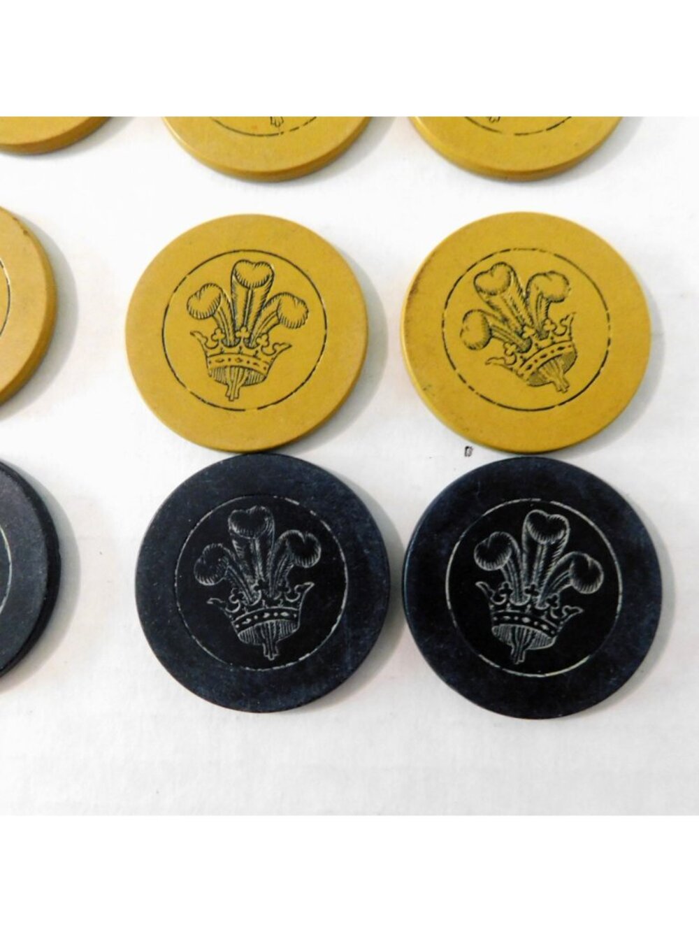 Poker Chips Prince Of Wales Embossed Crown Ostrich Feathers 25 Clay Vintage - Picture 5 of 6